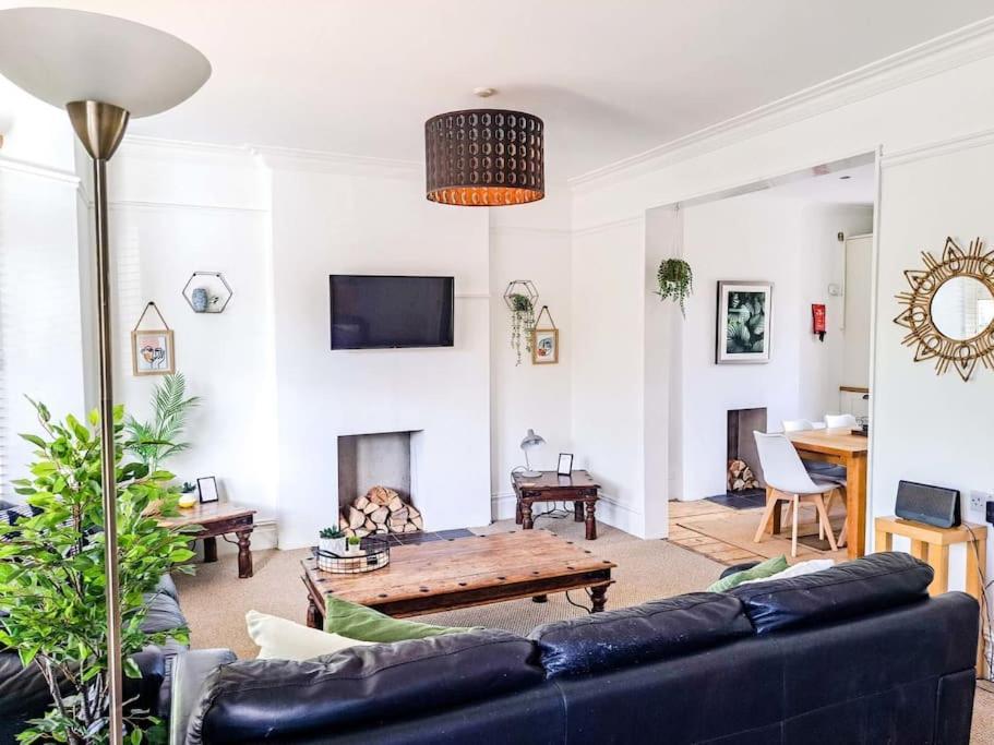 3 Bed Flat Near To Cardiff And Cardiff Bay Διαμέρισμα Εξωτερικό φωτογραφία
